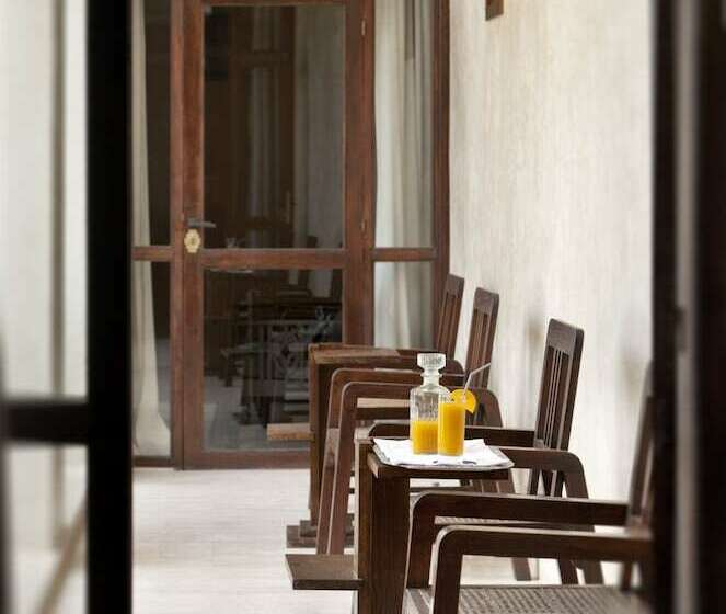 سوییت لوکس, Villa Makassar