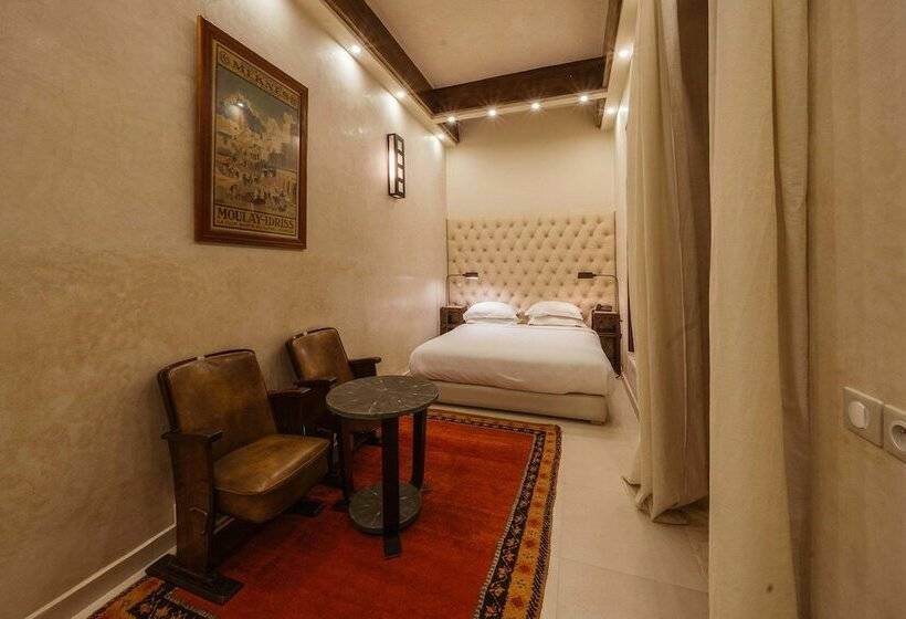 اتاق لوکس, Villa Makassar
