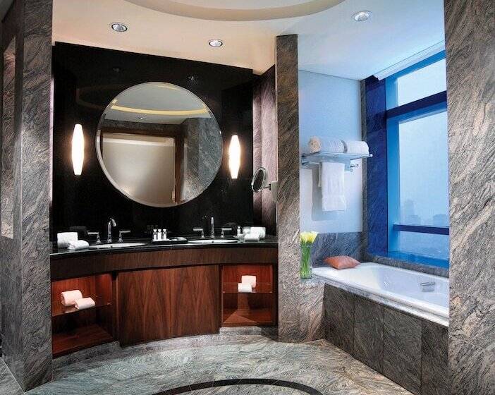 Номер Клуб, The Ritzcarlton Jakarta, Pacific Place