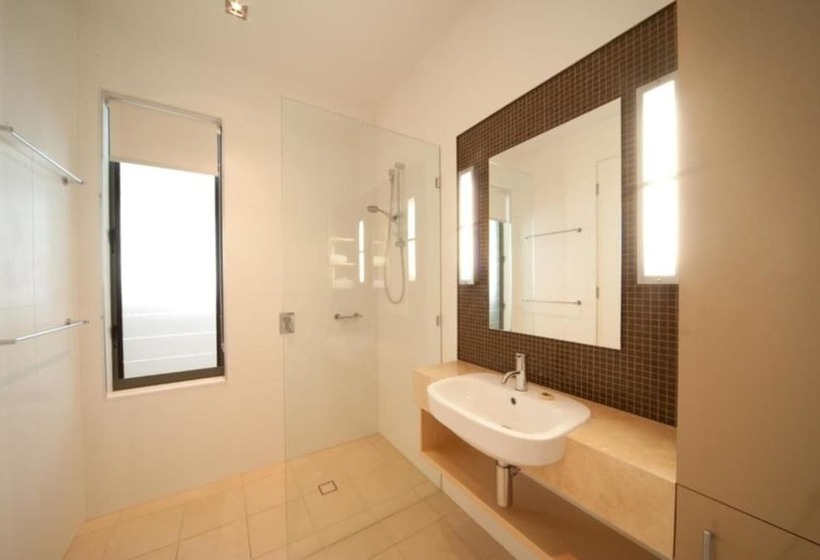 침실 2개 아파트, The Boathouse Apartments