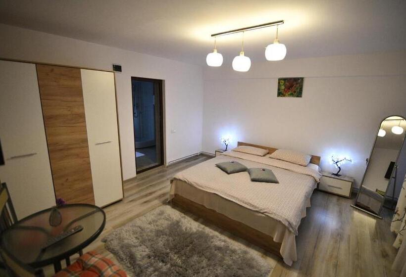 Дом 1 Спальня, Upstairs Residence