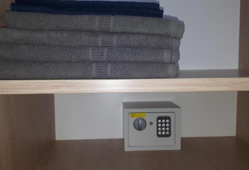 اتاق استاندارد چهارنفره با سرویس بهداشتی مشترک, Tabor   Apartments Rozmanova Street