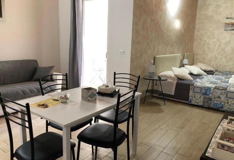 标准工作室带阳台, B&b Le Mansarde