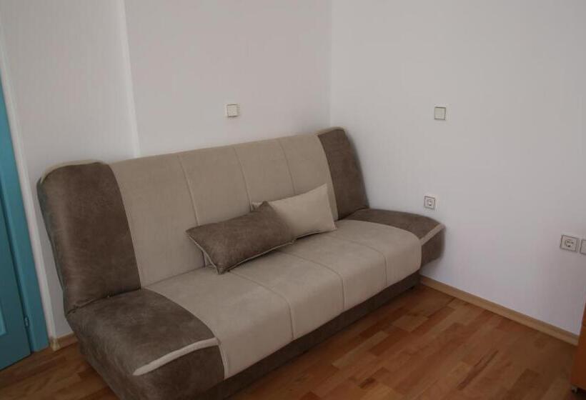 اتاق استاندارد سه نفره, Apartments Igor