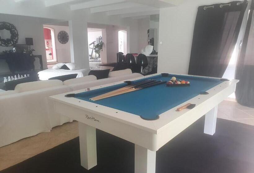 سوییت لوکس, Petra Bianca