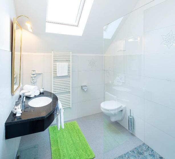 Апартаменты 3 Спальни, Feriendorf Edelweiss