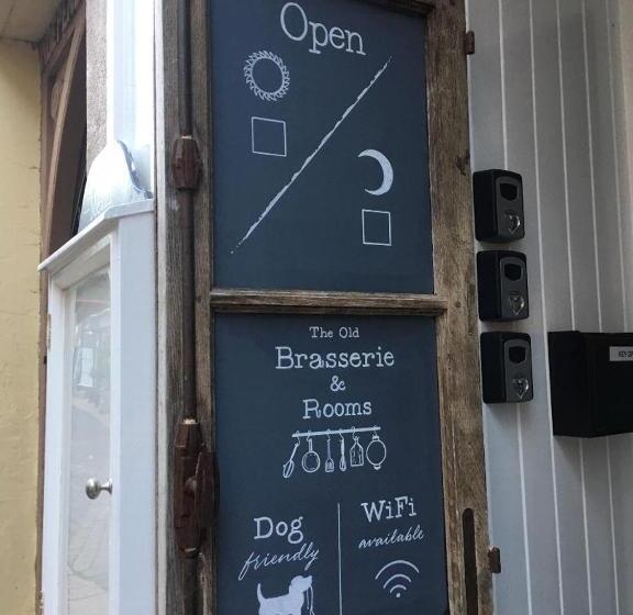 Номер Deluxe, The Old Brasserie & Rooms @ No.8