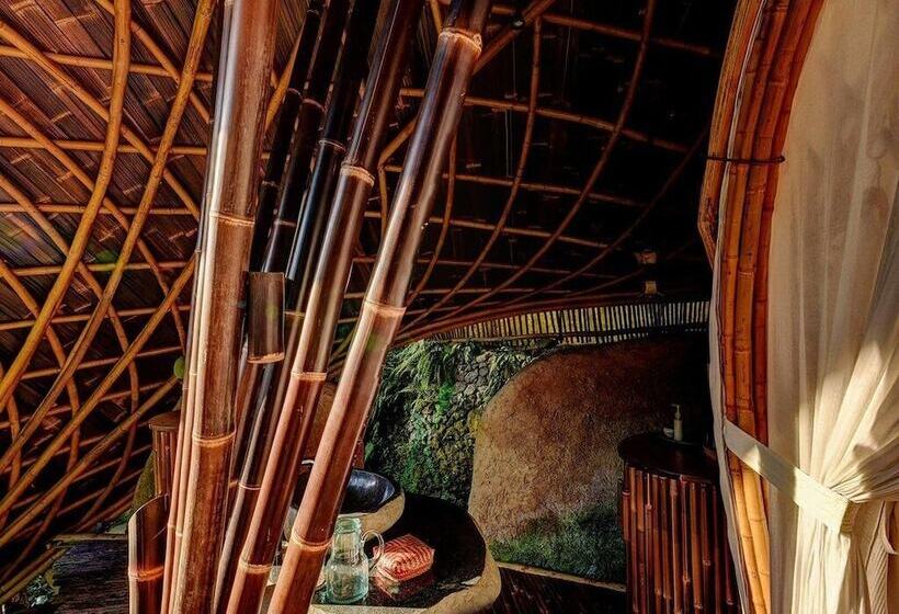 디럭스 룸, Bambu Indah