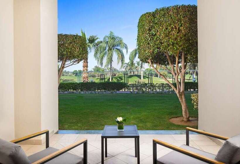 اتاق اجرایی با تخت بزرگ, Hilton Windhoek