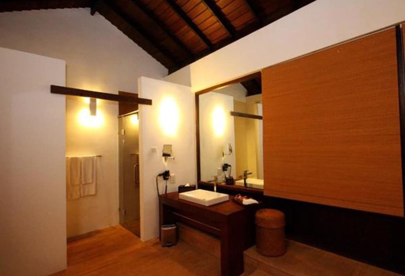اتاق لوکس با چشم‌انداز دریا, Grand Beach