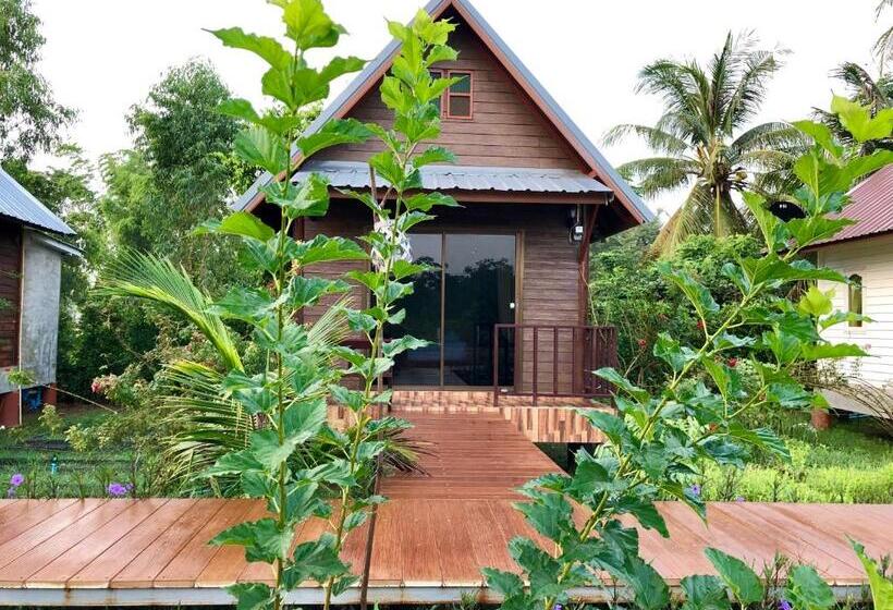 バルコニー付きスタンダードルーム, Baan Thung Home Stay