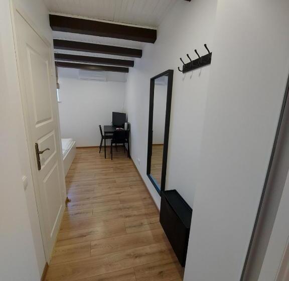 اتاق استاندارد با چشم‌انداز باغ, B&b Hotel Telsiai