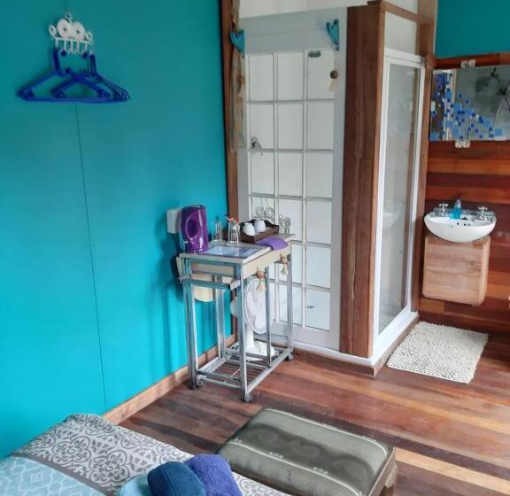 Quarto Basic, Holt Hill