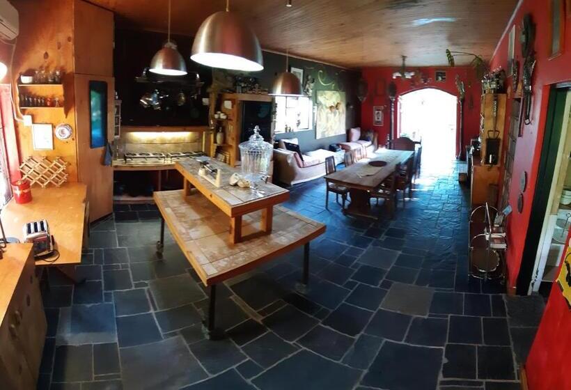 Quarto Familiar, Holt Hill