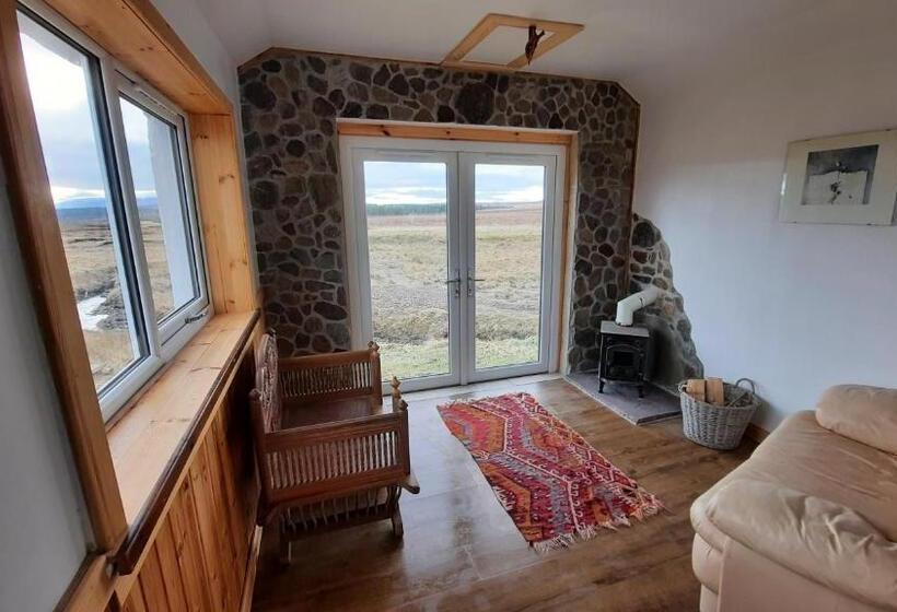 بنجلو قياسى غرفتين نوم, Garvault House