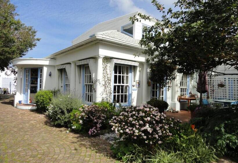 Svit, Eastbury Cottage