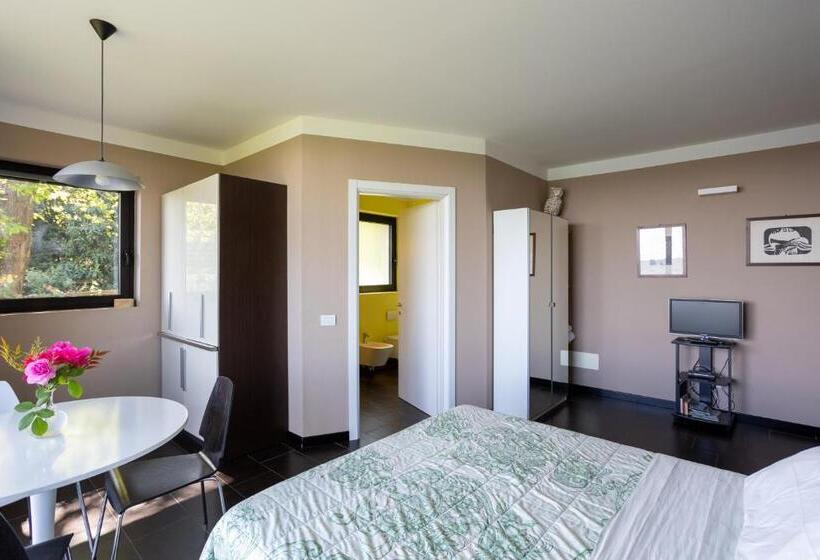 Standard studio with lake view, La Torretta Studios & Suite