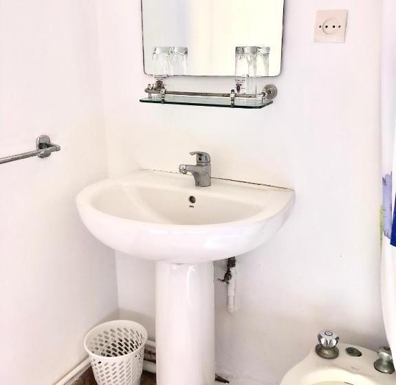 Quarto Estandar Banheiro Compartilhado, El Muniria
