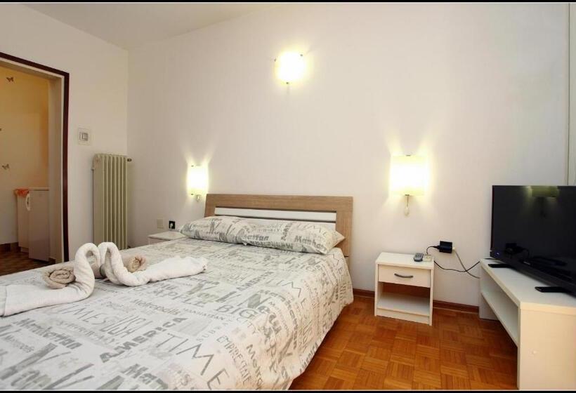 اتاق استاندارد با چشم‌انداز باغ, Champagne Apartments Portorož Vp