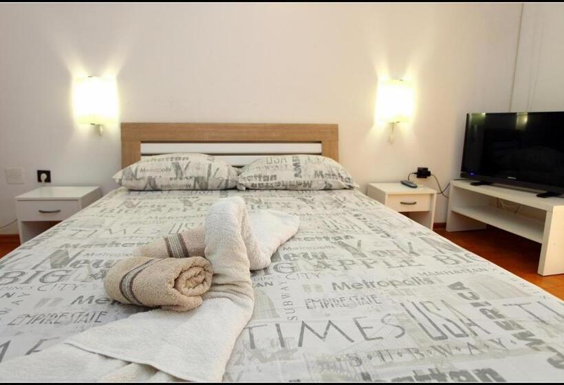 اتاق استاندارد با چشم‌انداز باغ, Champagne Apartments Portorož Vp