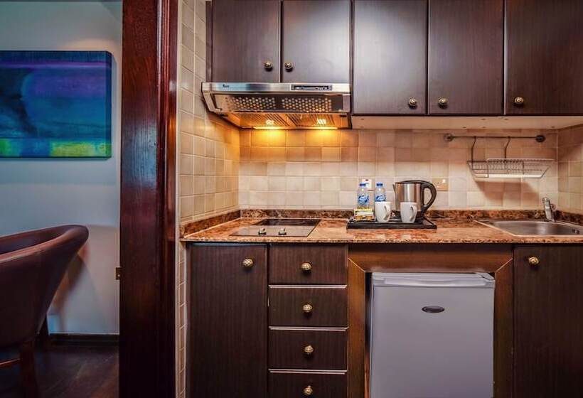 管理人员工作室, First Central Hotel Suites