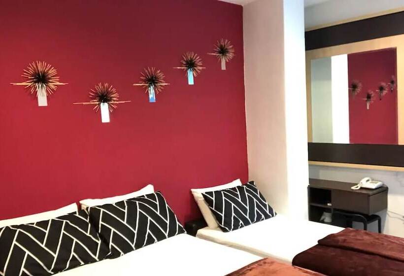 Family Room, Tai Hoe