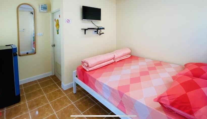 اتاق استاندارد با چشم‌انداز باغ, Panutsaya Homestay