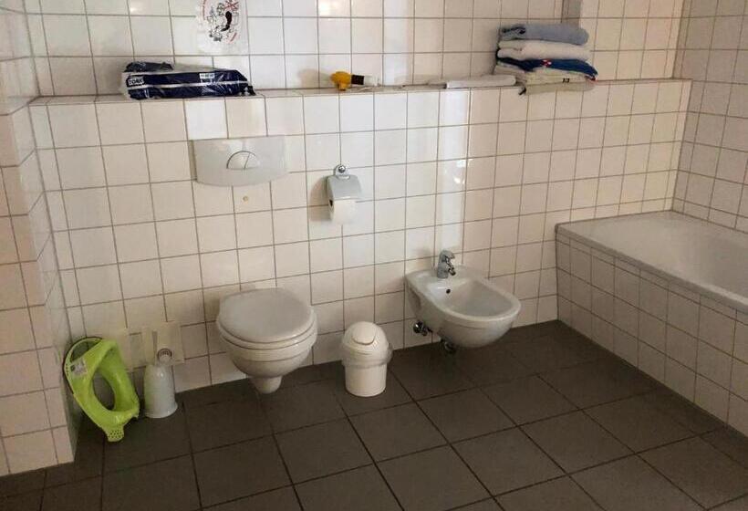 استودیو خانوادگی, Hof Märkische Heide