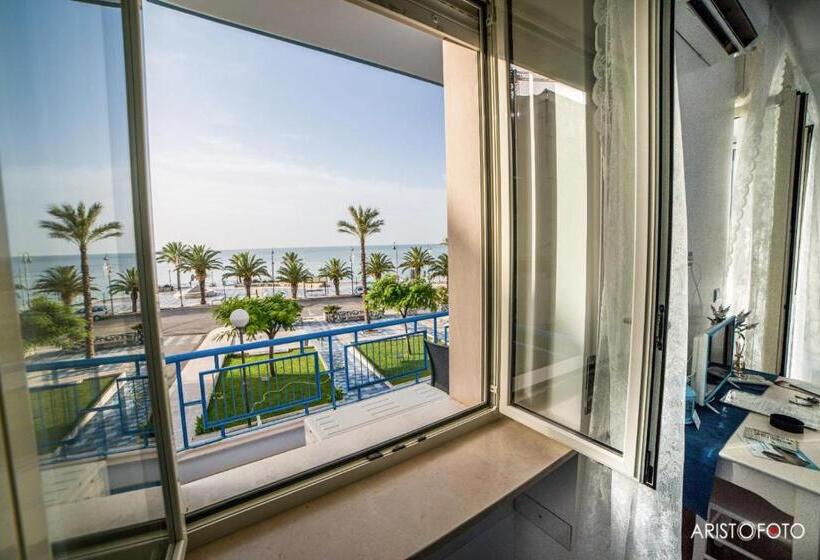 海景豪华三人间, B&b Una Rotonda Sul Mare