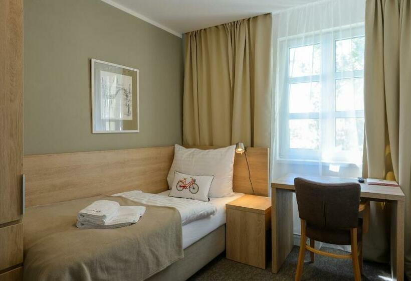 Quarto Estandar Individual, Pension Kral