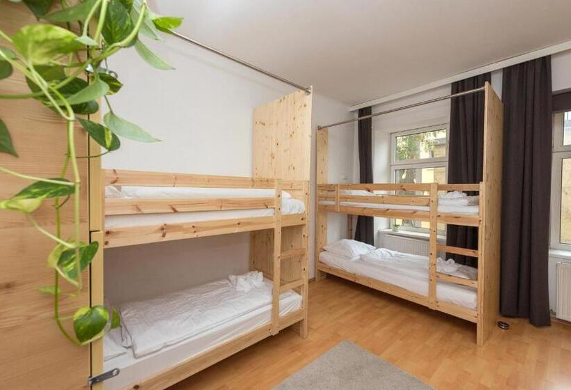 استودیوی استاندارد, Metro Apartments Vienna