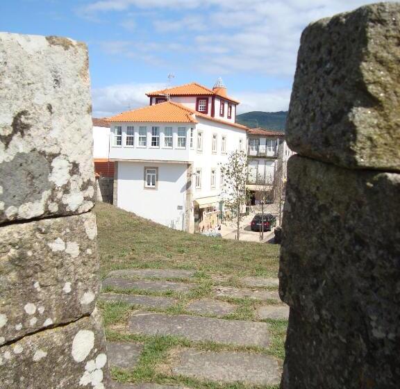 سوئیت با چشم‌انداز رودخانه, Residencial Portas Do Sol