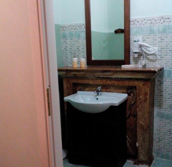 Номер Стандарт Трехместный, La Casa Dellamericano   Casa D Epoca Anni  30