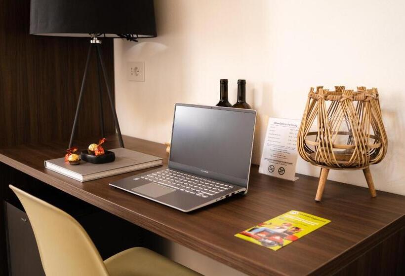 Четырехместный Номер Deluxe, Relais Des Roches