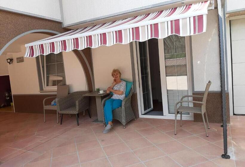 اتاق اکونومی, Apartments Reida