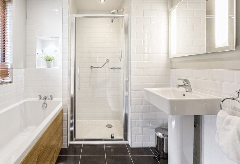 Апартаменты Deluxe 3 Спальни, Auchrannie Resort