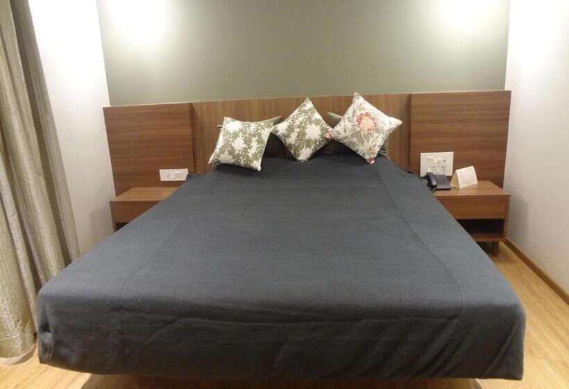 Deluxe Room, Diplomat, Colaba
