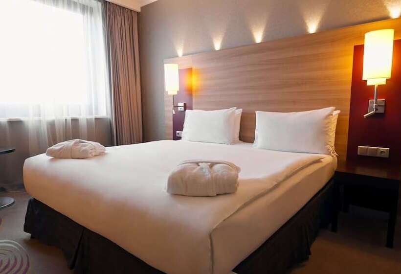 مجموعه ویستا شهر, Holiday Inn Kyiv By Ihg