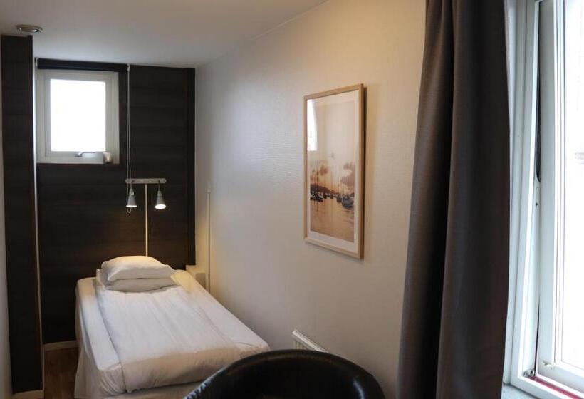 Quarto Economy Individual, L Rådhuset