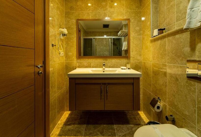 اتاق سوپریور سه تخته, Levent Hotel Istanbul