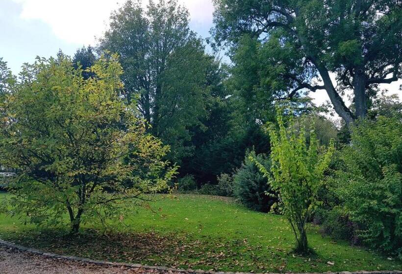 带花园景观的标准三人间, Manoir De L As De Trèfle