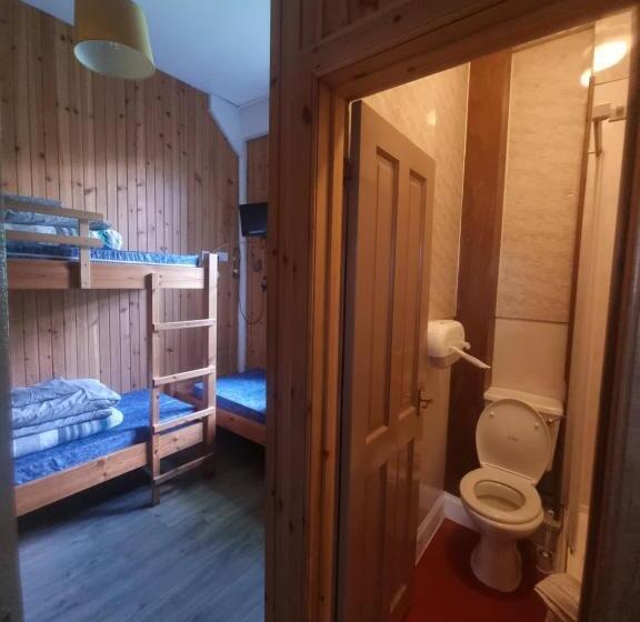 غرفة قياسية ثلاثية, Blackwater Hostel