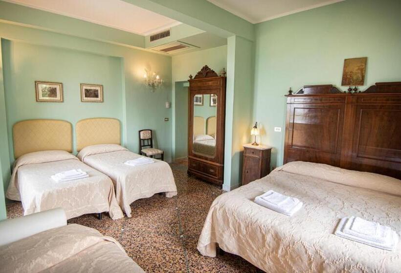 اتاق استاندارد چهارنفره با بالکن, Agriturismo Villa Val D Olivi