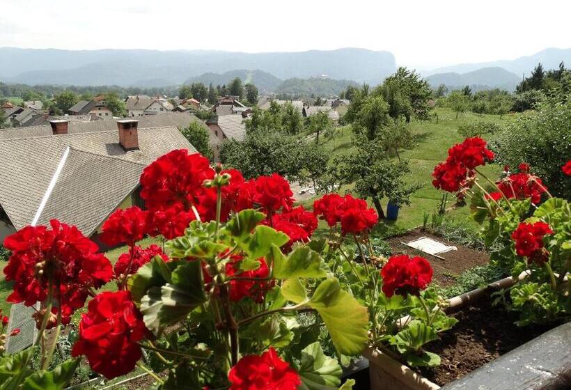 3 Bedroom Suite, Garden Apartments Maria