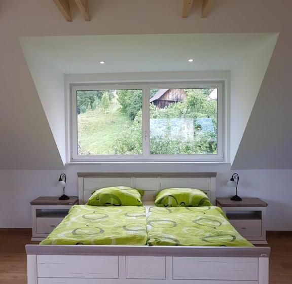 استودیوی لوکس, Garden Apartments Maria