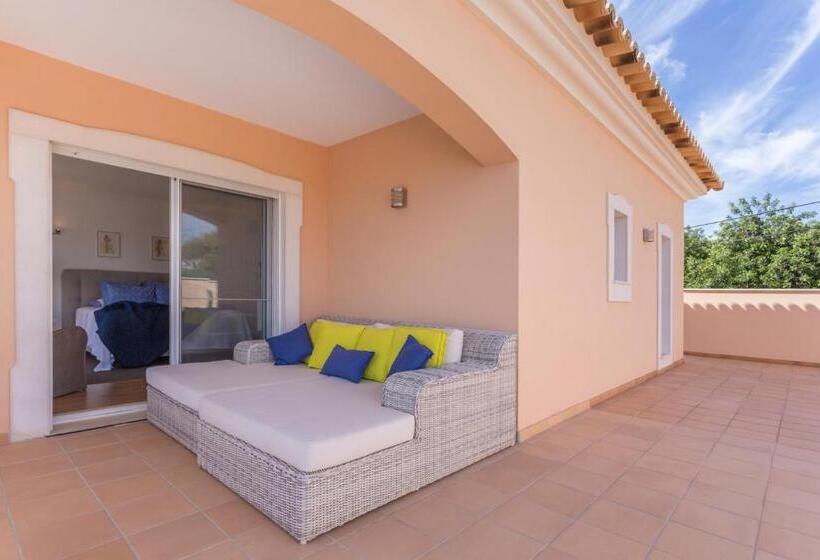 سوئیت پنت هاوس, Casa Mocho Branco
