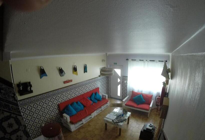 Дом 4 Спальни, Swordfish Eco House Peniche
