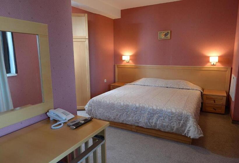 Полулюкс, Family Hotel Demetra
