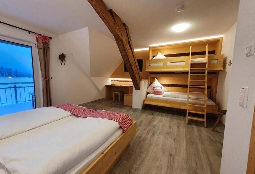 발코니가 있는 4인용 스탠다드 룸, Gasthaus Zum Hirschen