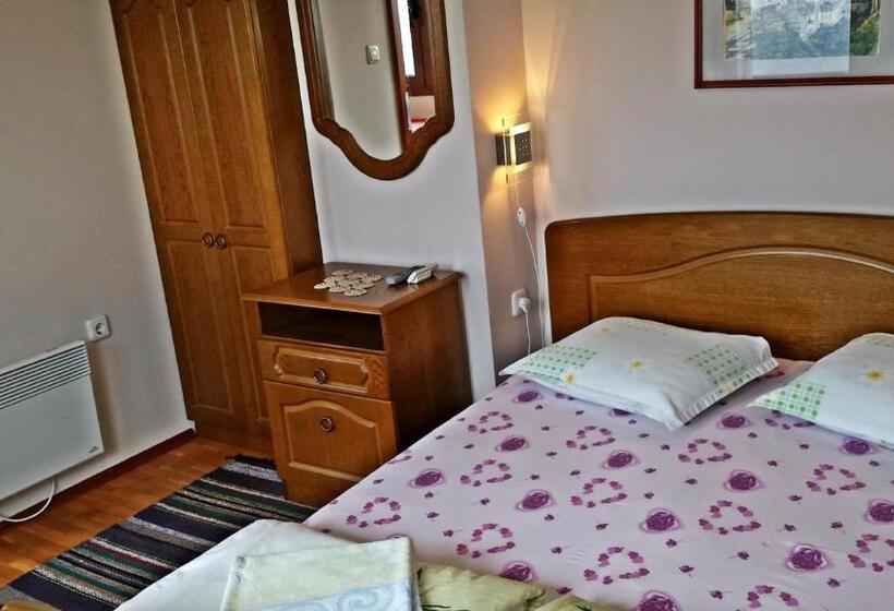 مجموعه ویستا شهر, Trendy Inn